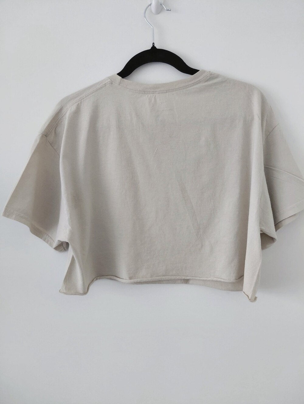 Hello Kitty Leopard Print Crop Tee in Cream with Pink Bow - Picture 5 of 6